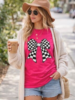 Hot Pink Checkered Bow Graphic Tee Gildan Heavy Cotton Coffee Run Top Size L